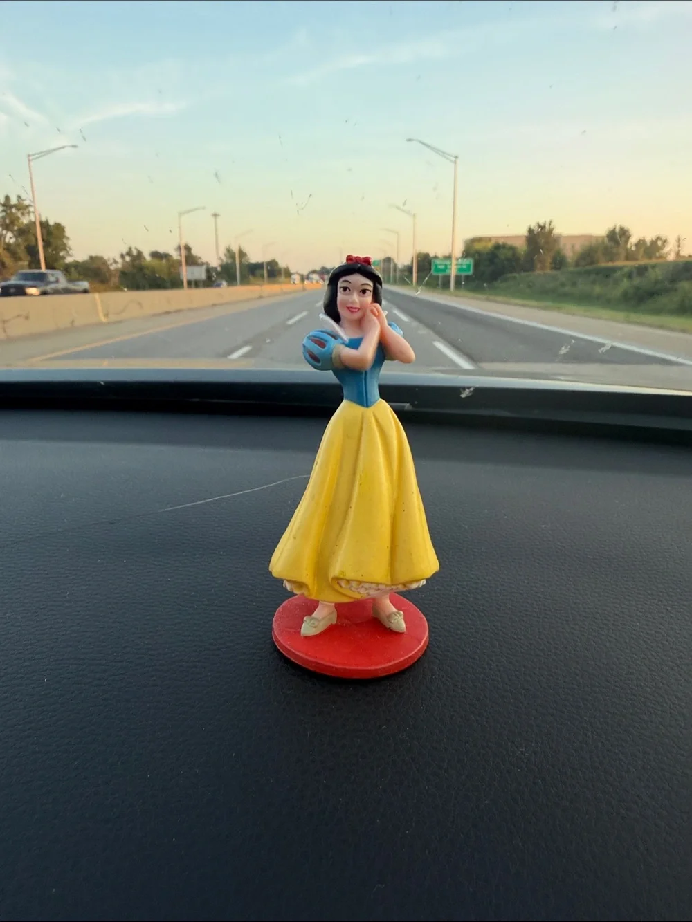 Disney SNOW WHITE PVC Figurine Cake Topper Decoration